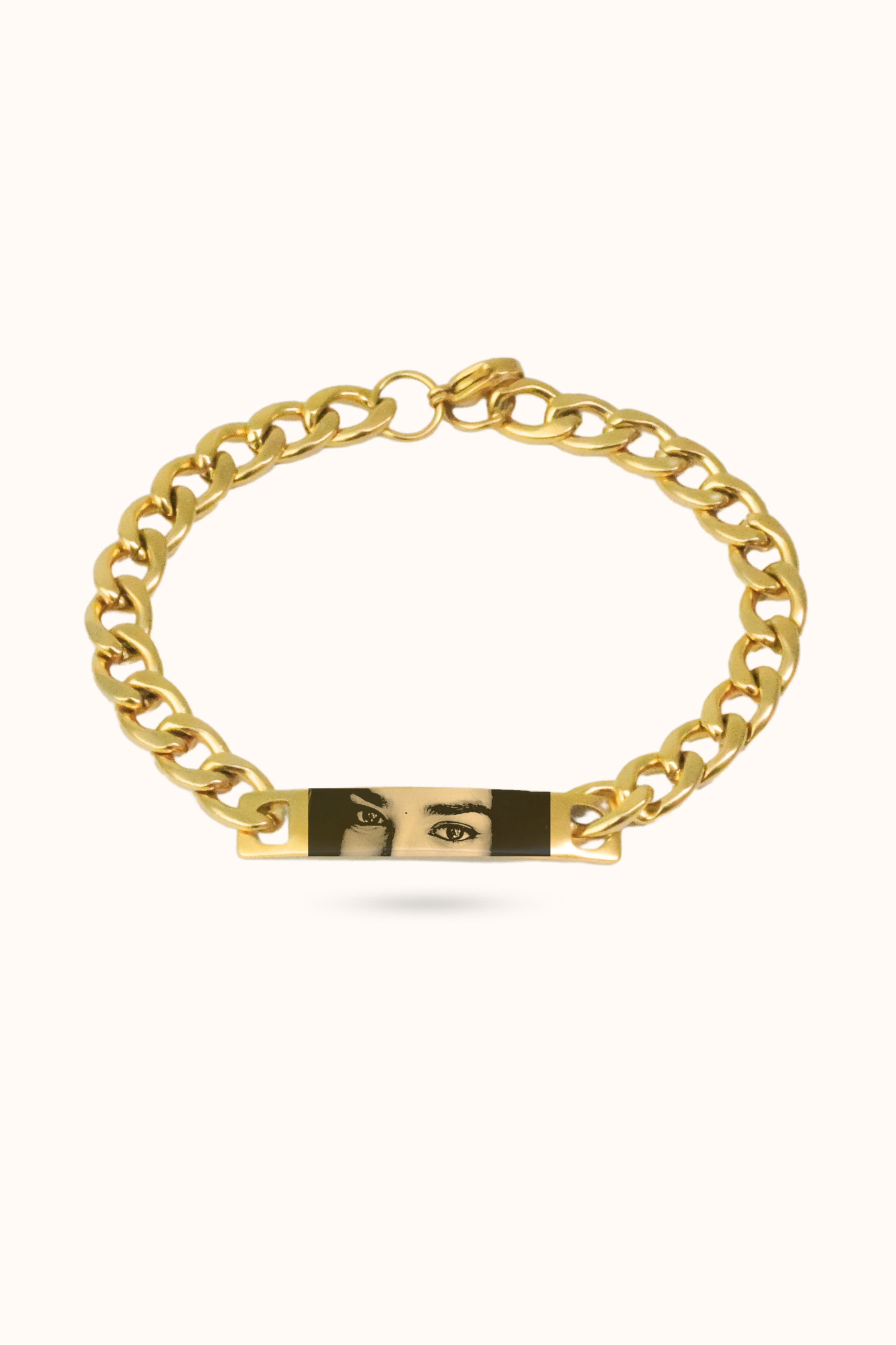 Customized Jewelry elegant golden bracelet close-up design